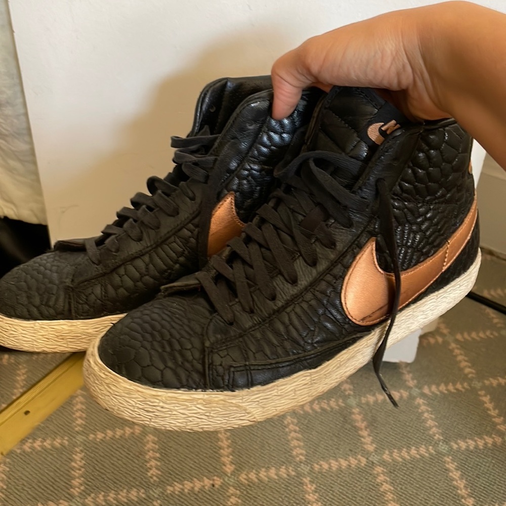 Black & Gold Nike high tops, women Size 6